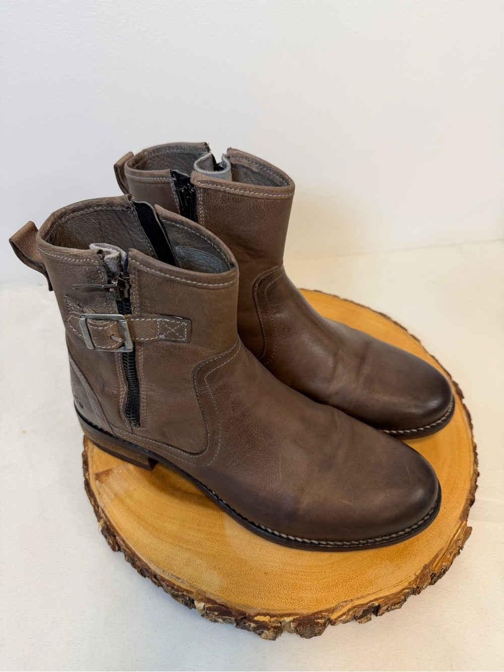Taos Convoy Brownish Gray Distressed Leather Buckle‎ Moto Boots Women’s 9-9.5